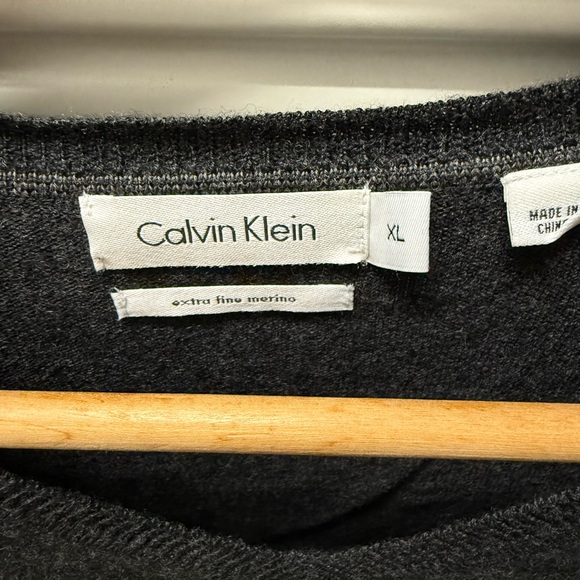 Calvin Klein Black Merino V-Neck Sweater Timeless Knit - Picture 3 of 4